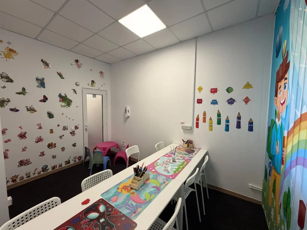Sala de ateliere creative și activități de grup